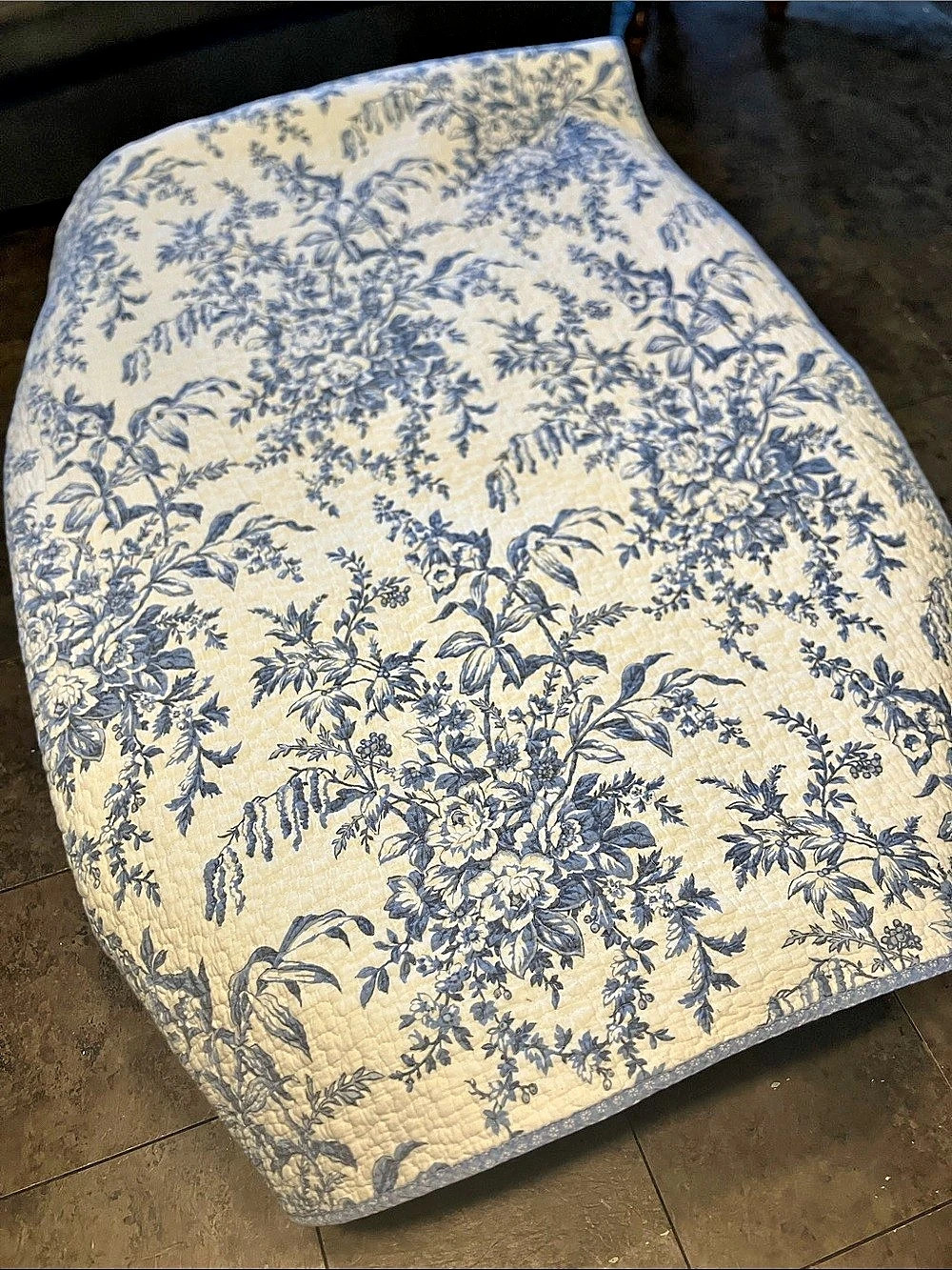 Floral Blue & Cream Quilt 84 x 6430